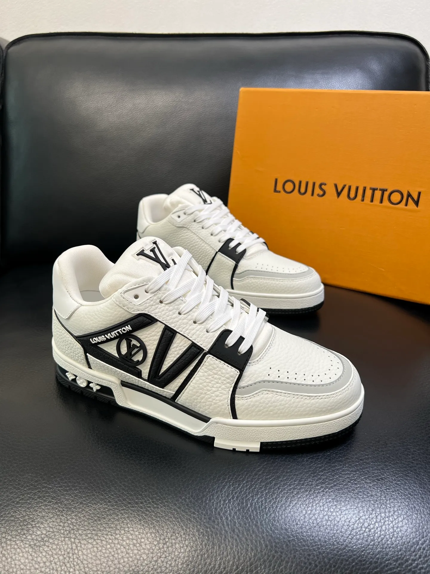 Men's shoes 💰900 Lv top purchasing agent Louis Vuitton, sports sneakers counter synchronization, uppers imported from Italy, high-quality splicing colorful complex crafts, imported mesh pads are soft and comfortable, soles: original soles specially provided by the original factory, T men's shoes 💰U exclusive movable molded soles super comfortable, original factory and single goods, high quality, welcome to compare, code number 39-44 (customized 38 45)
